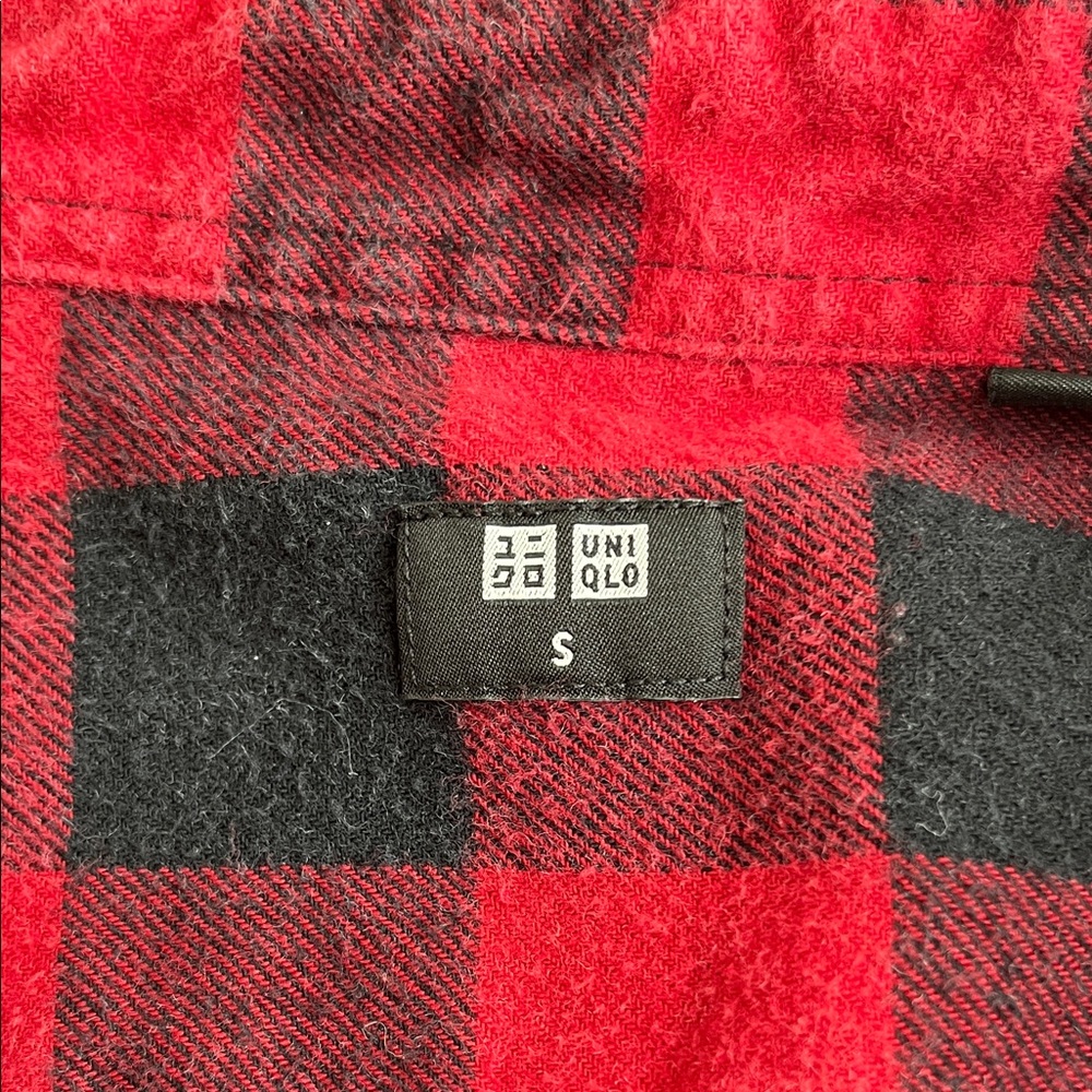 Uniqlo Men's Red and Black Checked Shirt - Picture 3 of 5